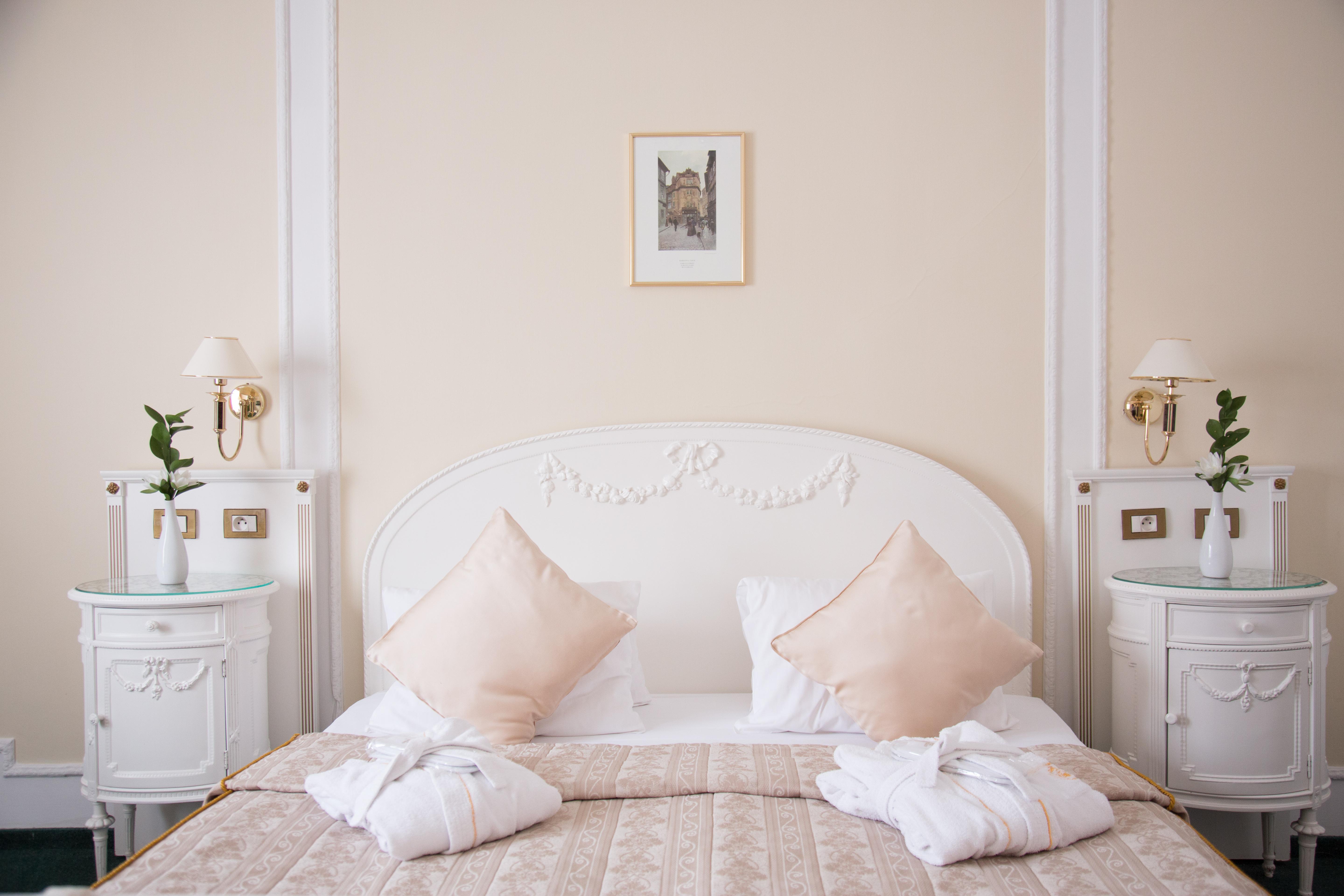 Ambassador Zlata Husa Prague Ngoại thất bức ảnh A bedroom at the hotel