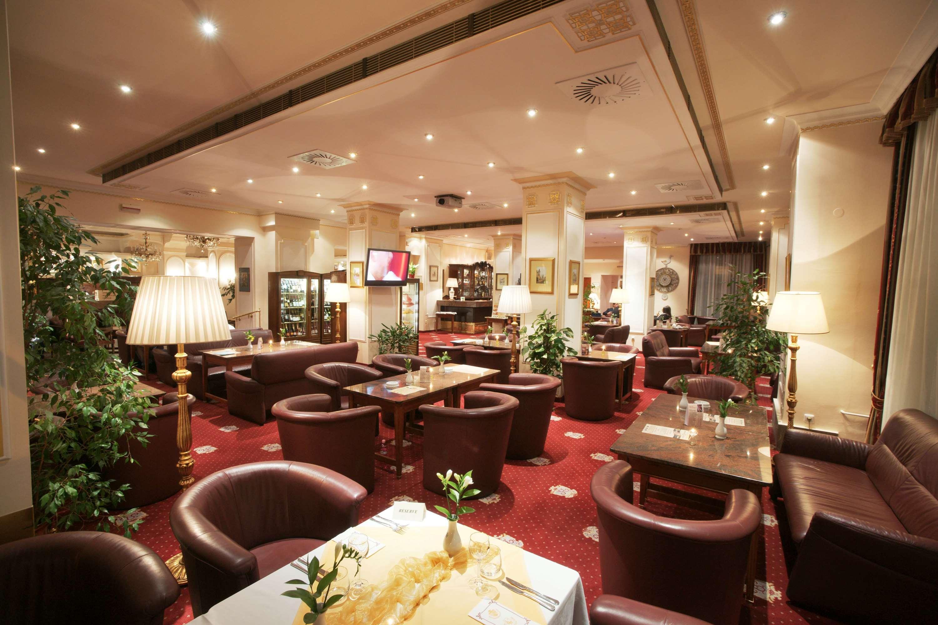 Ambassador Zlata Husa Prague Ngoại thất bức ảnh The lounge at the airport
