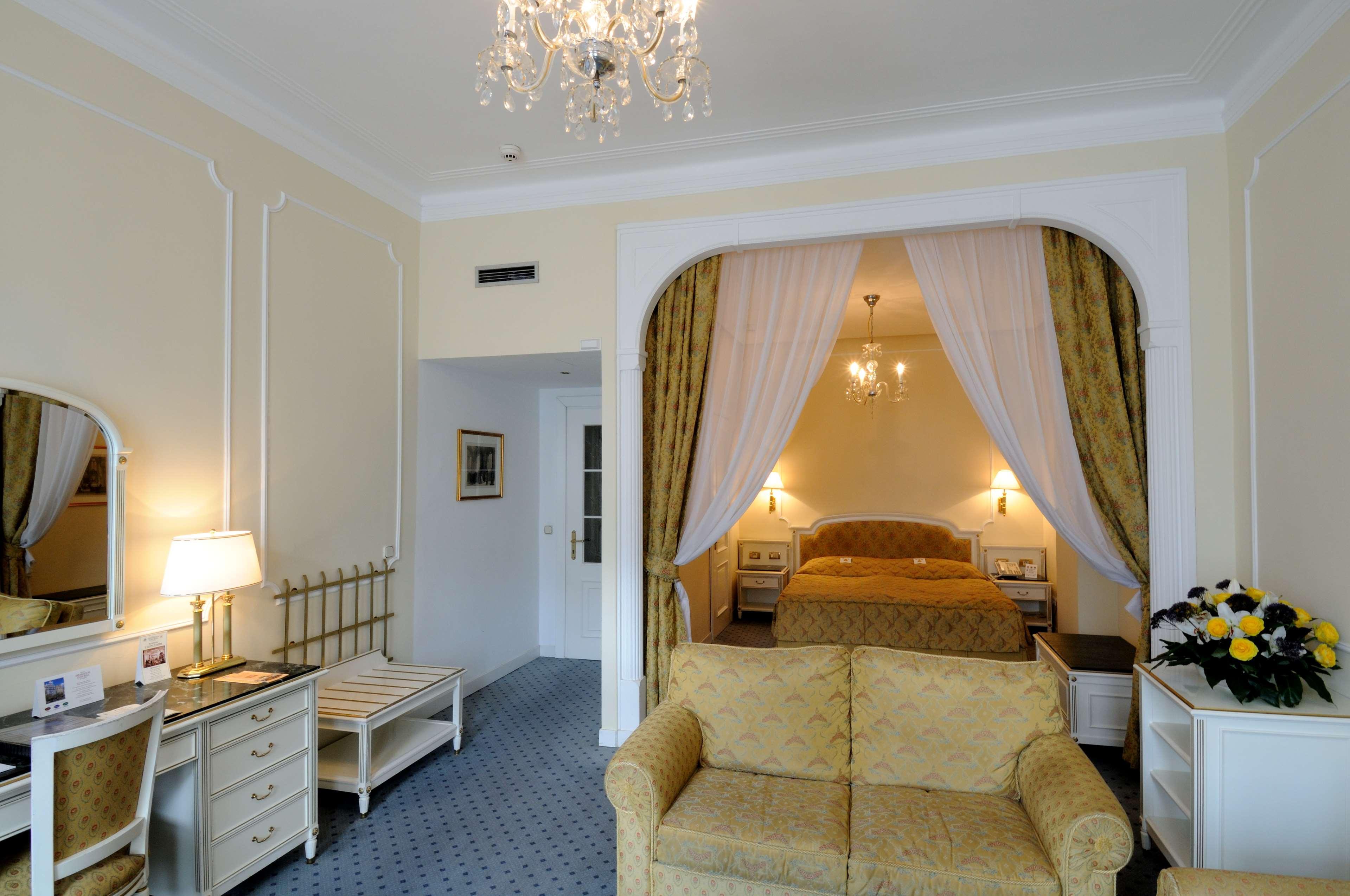 Ambassador Zlata Husa Prague Phòng bức ảnh Suite