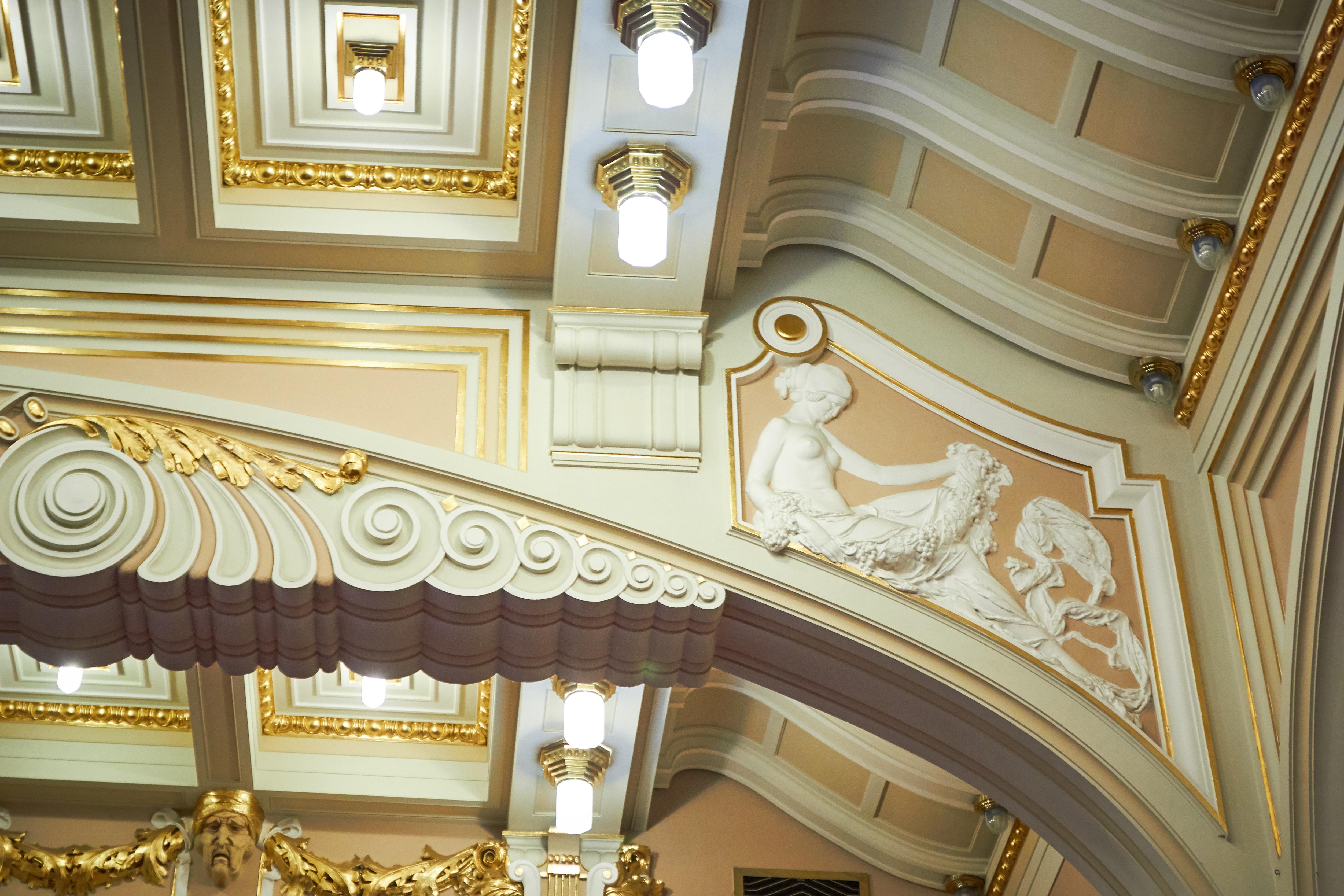 Ambassador Zlata Husa Prague Ngoại thất bức ảnh The ceiling of the main staircase