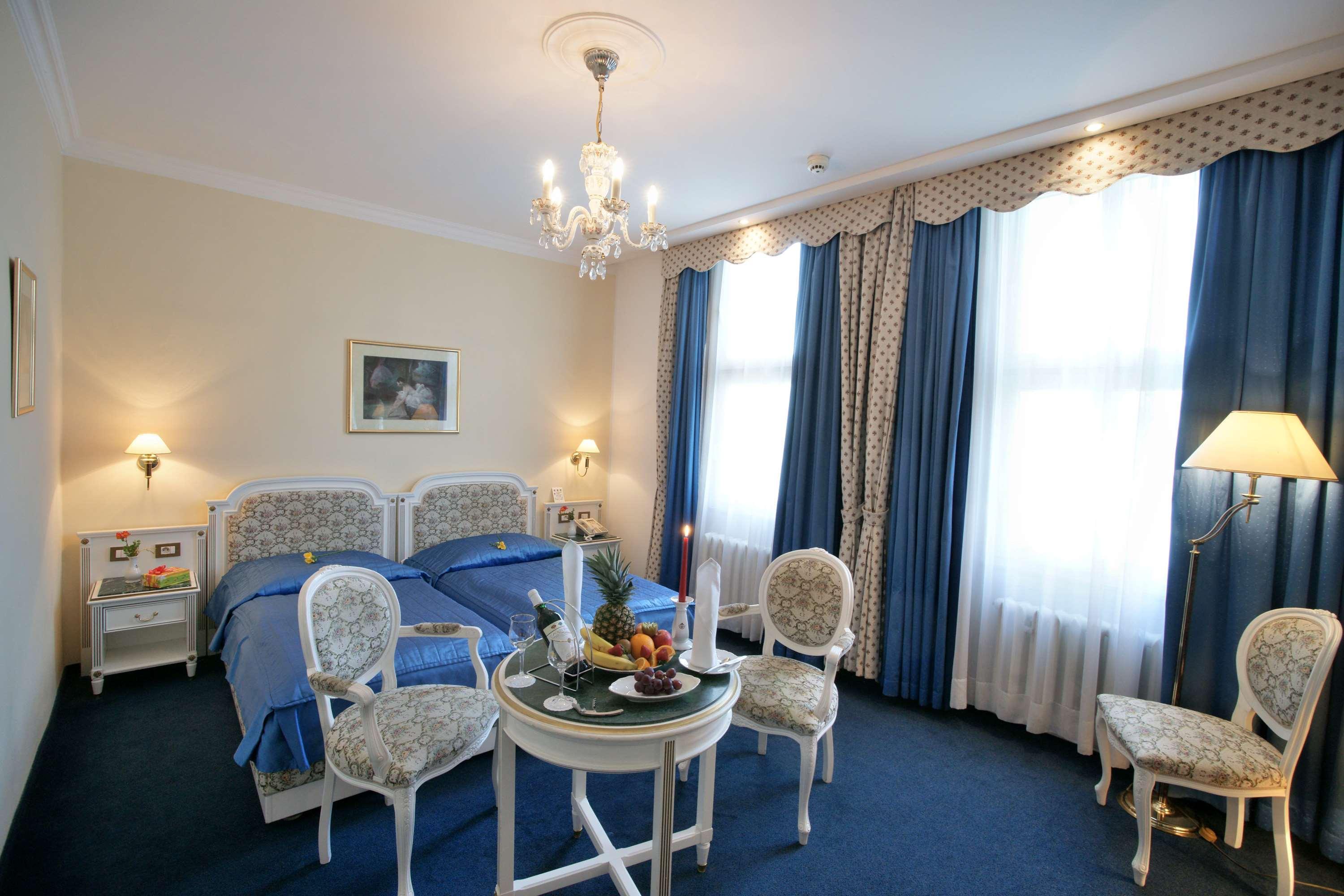 Ambassador Zlata Husa Prague Ngoại thất bức ảnh A room at the hotel