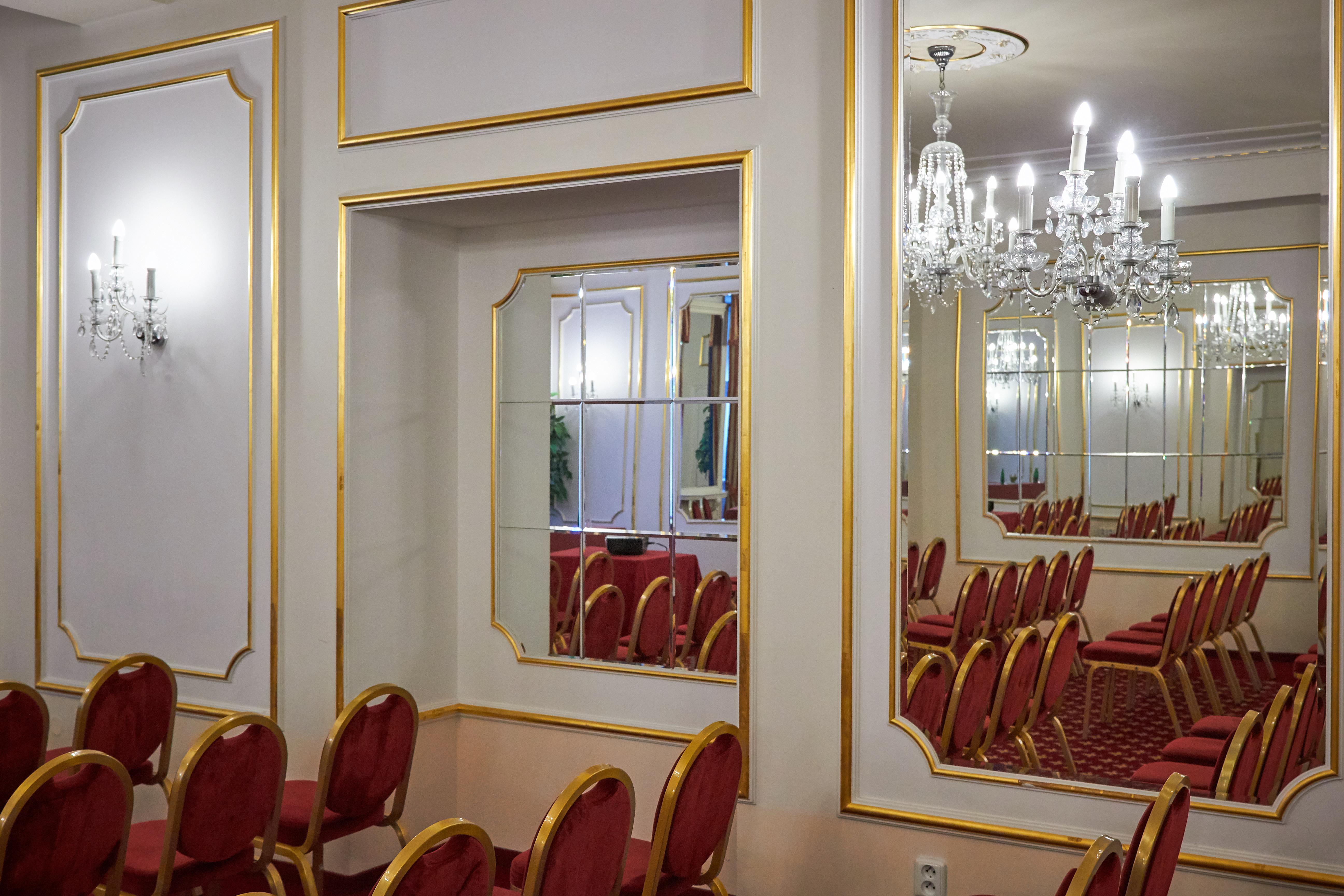Ambassador Zlata Husa Prague Ngoại thất bức ảnh Mirrors in a ballroom