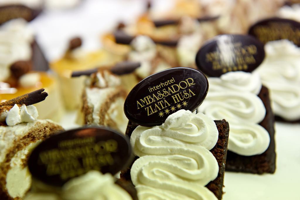 Ambassador Zlata Husa Prague Ngoại thất bức ảnh Desserts at the hotel