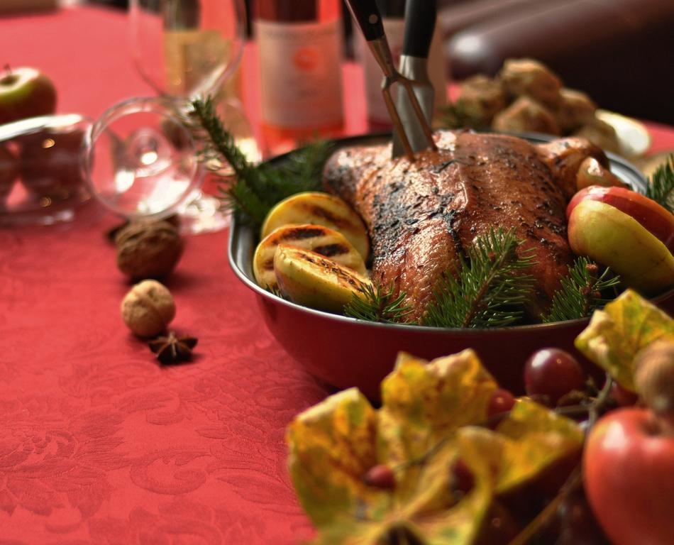 Ambassador Zlata Husa Prague Ngoại thất bức ảnh A Christmas goose