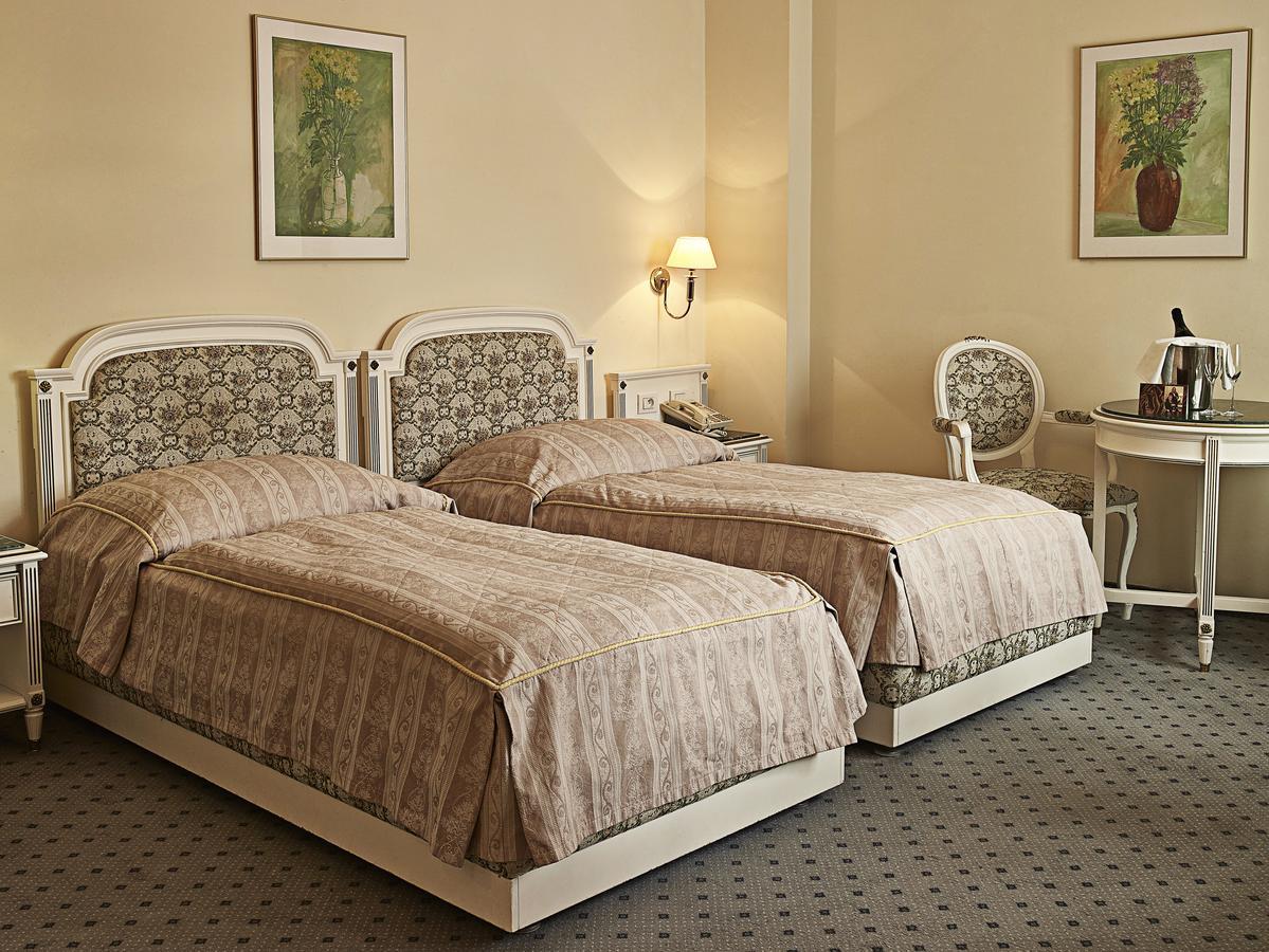 Ambassador Zlata Husa Prague Ngoại thất bức ảnh A room at the Grand Hotel