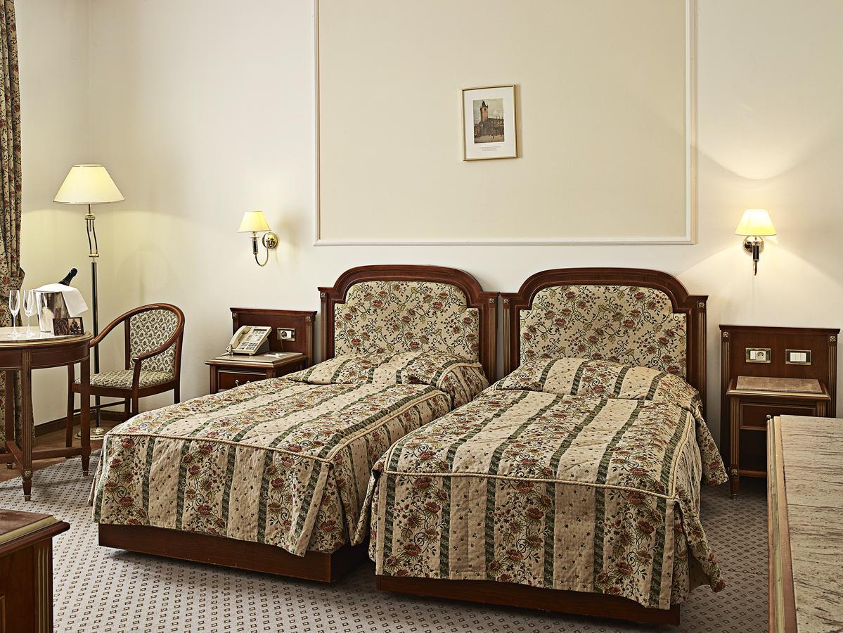 Ambassador Zlata Husa Prague Ngoại thất bức ảnh A room at the hotel