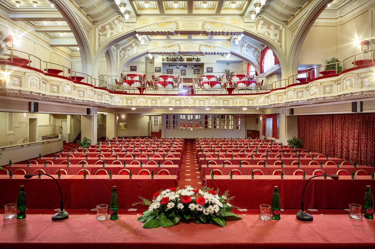 Ambassador Zlata Husa Prague Ngoại thất bức ảnh The interior of the main conference hall