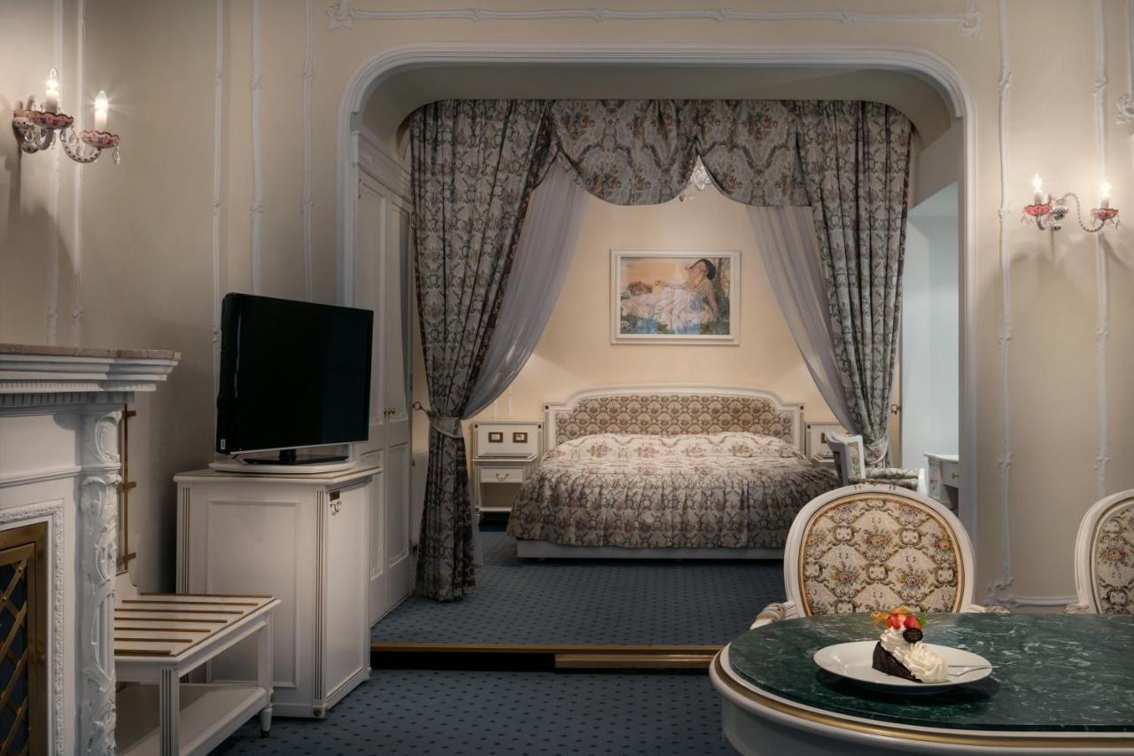 Ambassador Zlata Husa Prague Ngoại thất bức ảnh A room at the hotel
