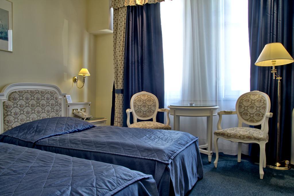 Ambassador Zlata Husa Prague Ngoại thất bức ảnh A room at the hotel